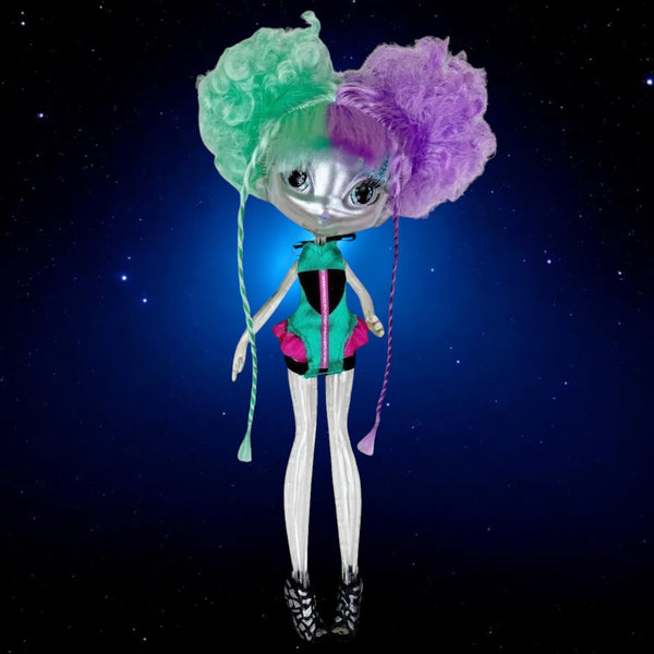 Novi Stars Gail Lexi Stellar Skinz Clear Alien Doll With Wig And Outfit
