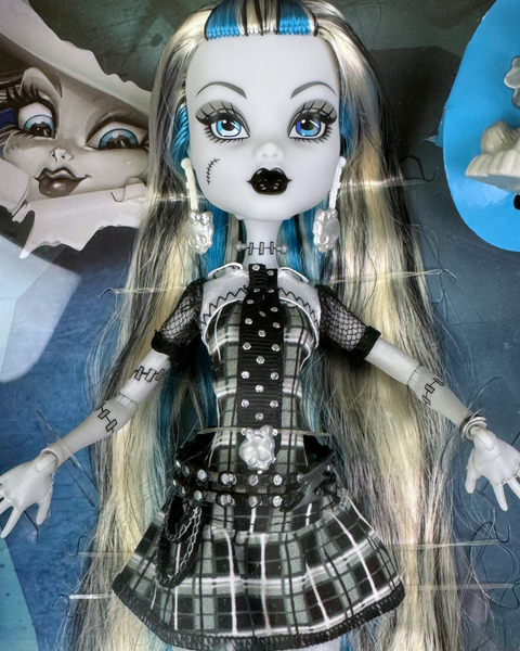 Monster High Reel Drama Black & White Collector Frankie Stein Doll (HKN29)