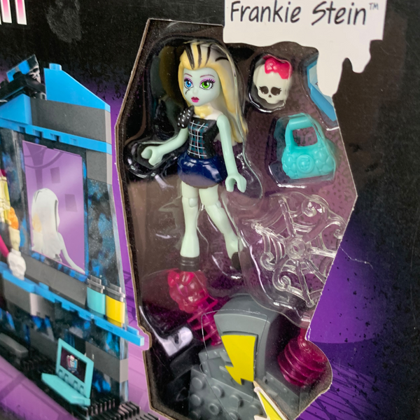 Monster High Mega Bloks Frankie Stein Bedroom Electrifying Room 147 Piece Set