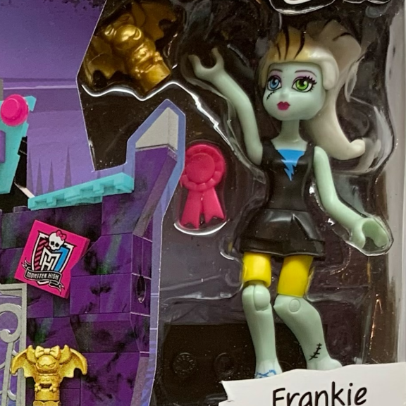 Monster High Mega Bloks Frankie Stein Physical Deaducation 137 Piece Set