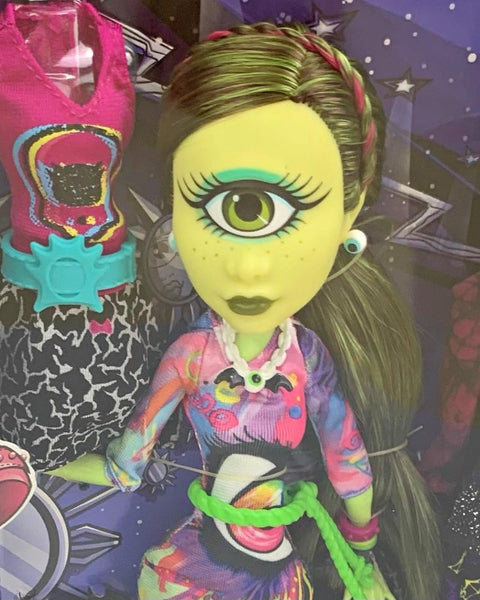 Monster High Iris Clops Toys"R"Us Exclusive I Heart Fashion Cyclops Doll (CKD73)