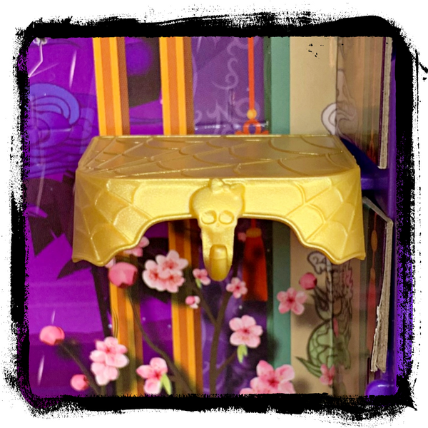 Monster High Jinafire Long Gore-Geous Oasis G3 Doll Replacement Gold Shelf Part