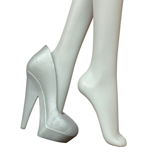 Monster High Scarah Screams I Heart Fashion Doll Replacement Left Silver Shoe