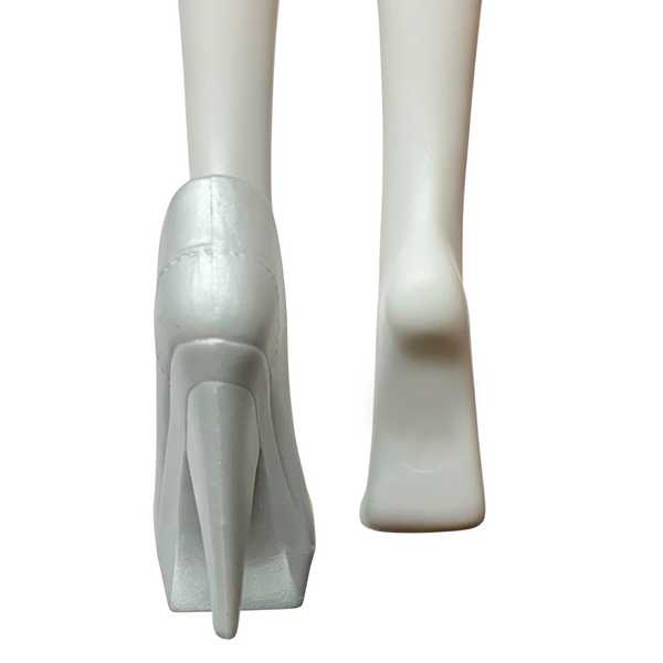 Monster High Scarah Screams I Heart Fashion Doll Replacement Left Silver Shoe