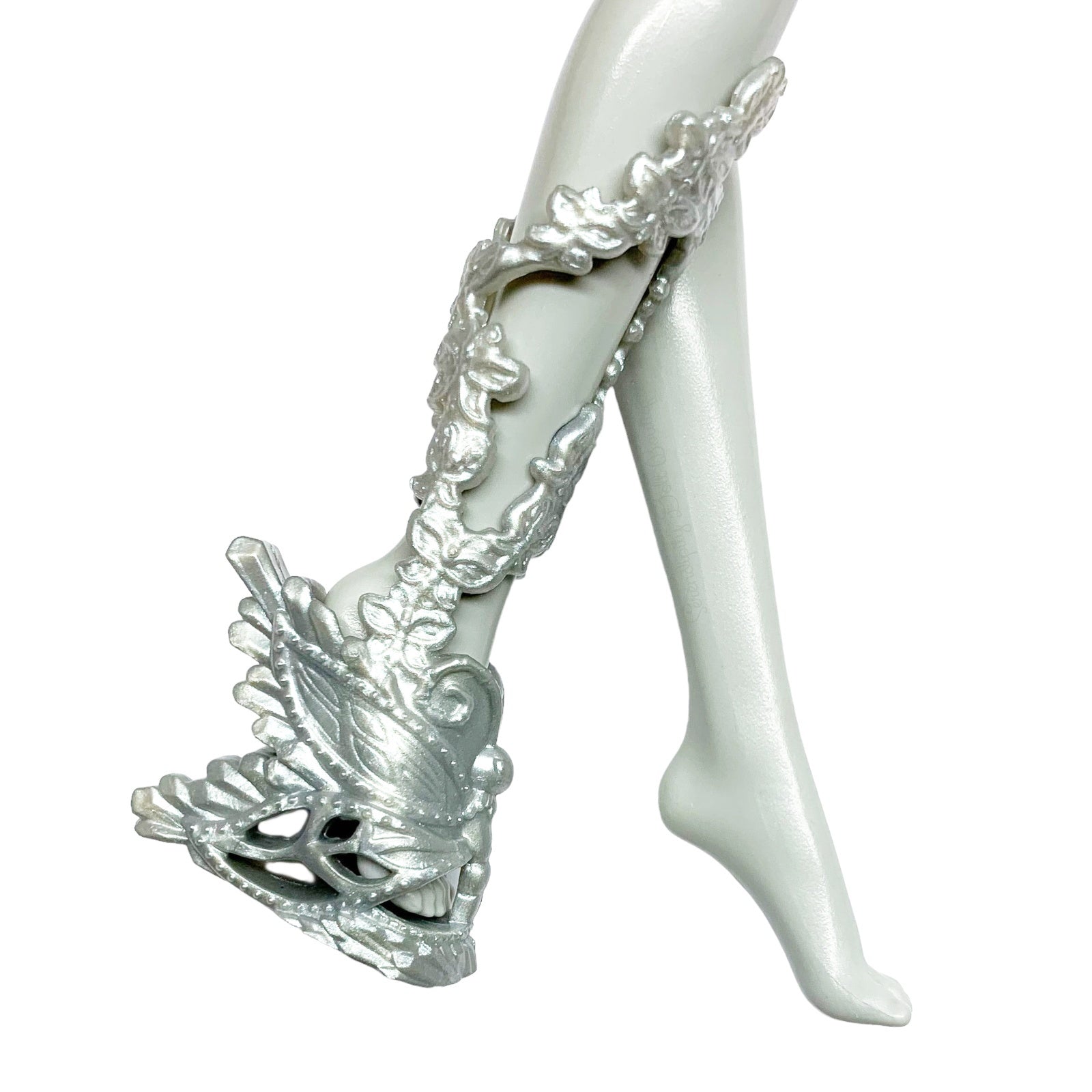 Monster High Luna Mothews Boo York Gala Ghoulfriends Doll Replacement Right Silver Shoe