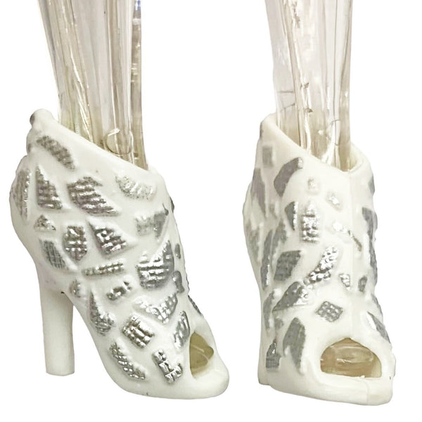 Novi Stars Cici Thru Stellar Skinz Clear Alien Doll Replacement White Shoes