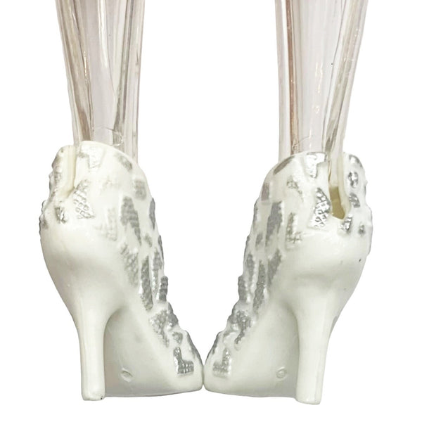 Novi Stars Cici Thru Stellar Skinz Clear Alien Doll Replacement White Shoes