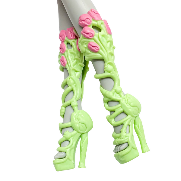 Ever After High 1st Chapter Nina Thumbell Doll Replacement Green Flower Shoes