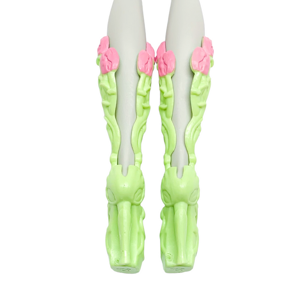 Ever After High 1st Chapter Nina Thumbell Doll Replacement Green Flower Shoes