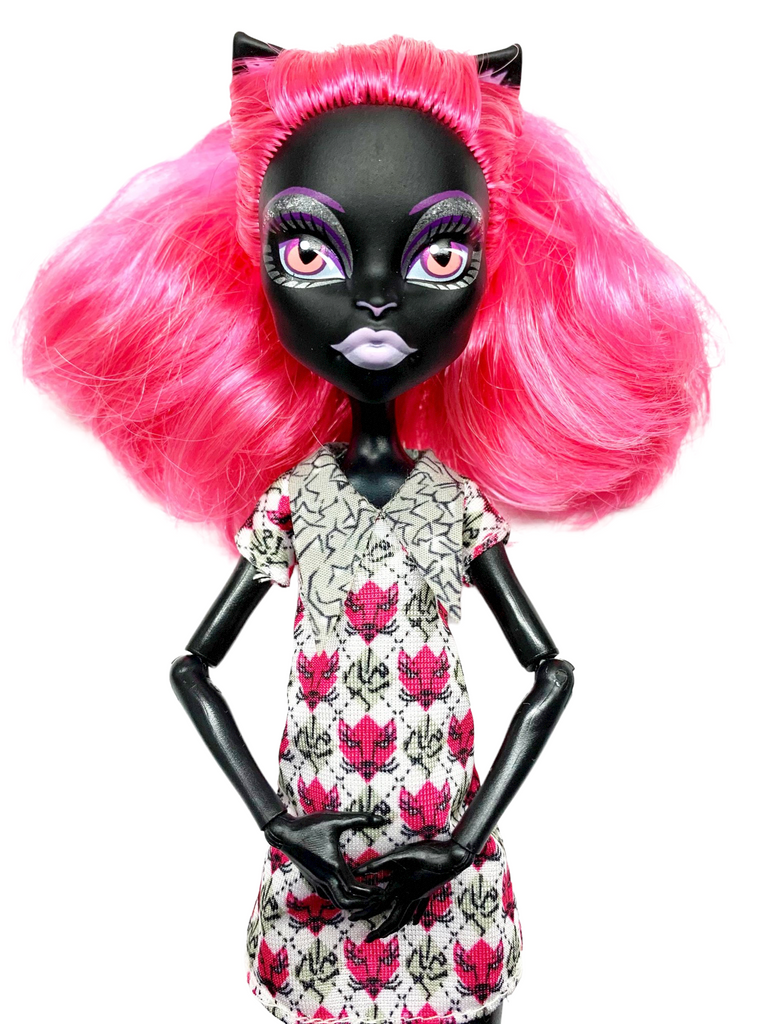 Catty Catty Noir Doll