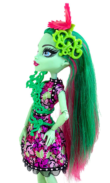 Monster High Party Ghouls Venus McFlytrap Doll With Outfit