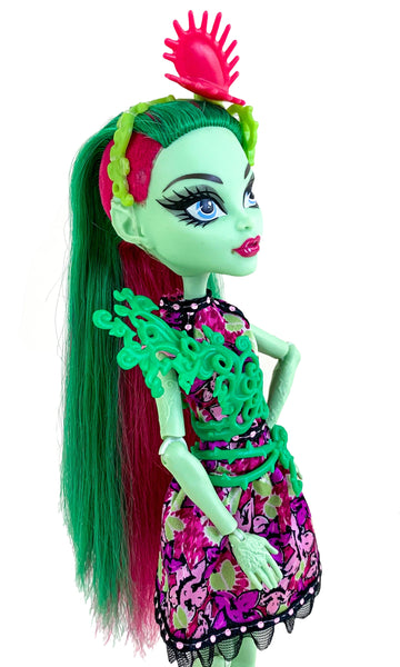 Monster High Party Ghouls Venus McFlytrap Doll With Outfit