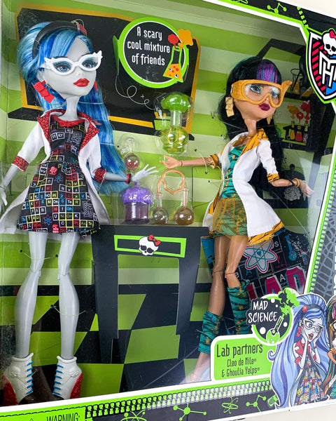 Monster High Mad Science Cleo De Nile & Ghoulia Yelps Dolls (BBC81)