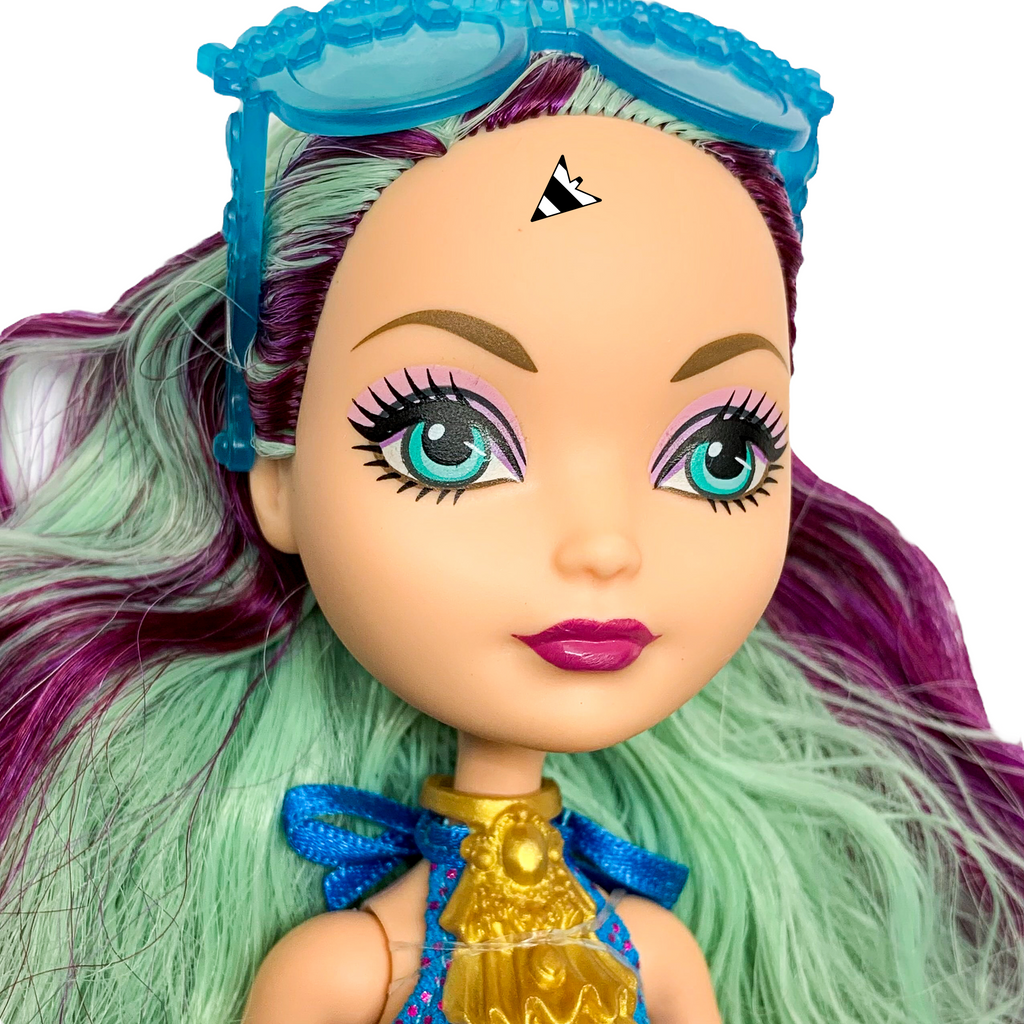 Ever After High ~ MADELINE HATTER (MIRROR BEACH) DOLL ~ MATTEL ~ Retired