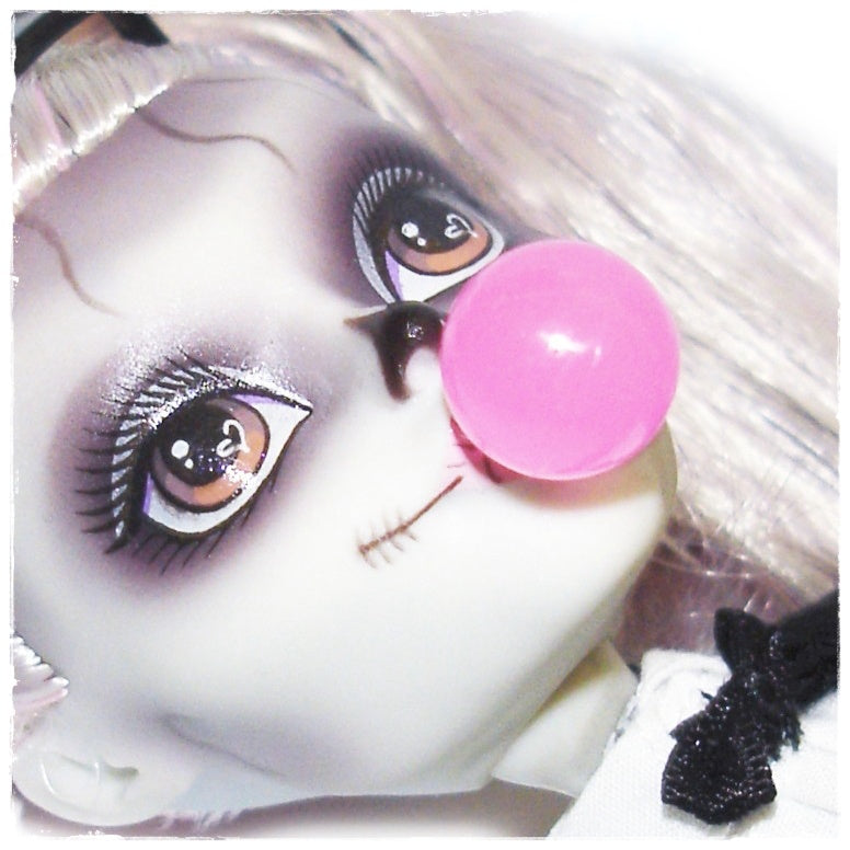 Monster High Replacement Doll Size Pink Bubble Gum Mouthpiece Part